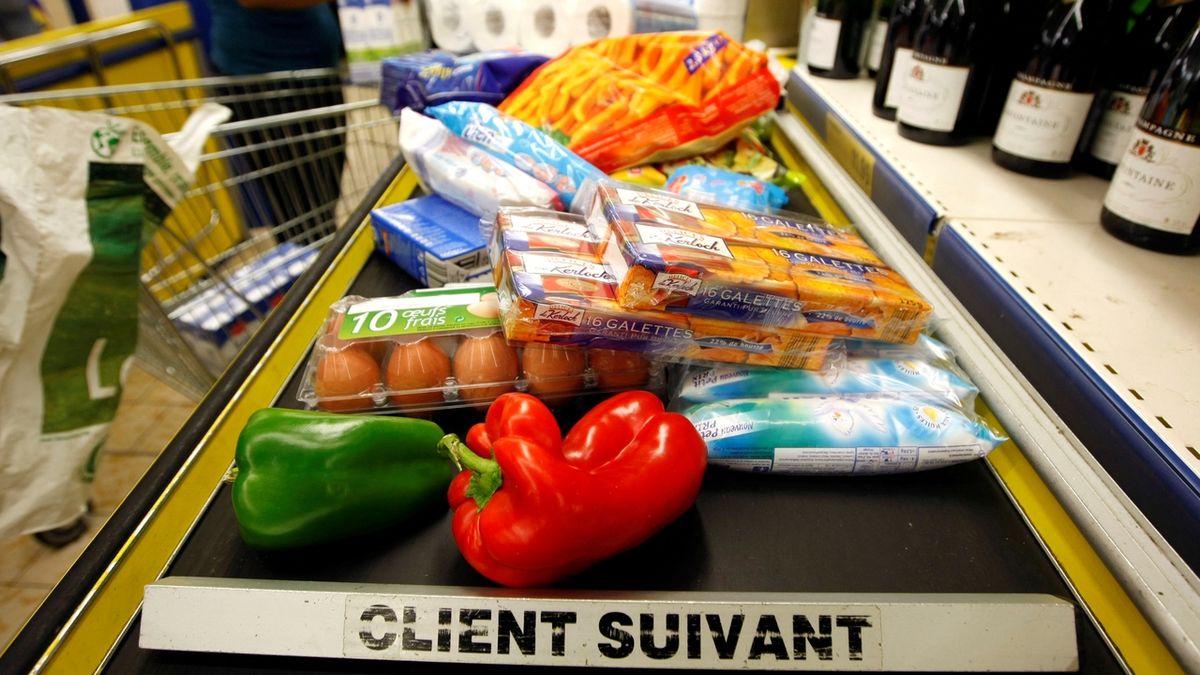 Supermarkety hledají způsoby, jak si udržet zákazníky. Ve Francii stropují ceny